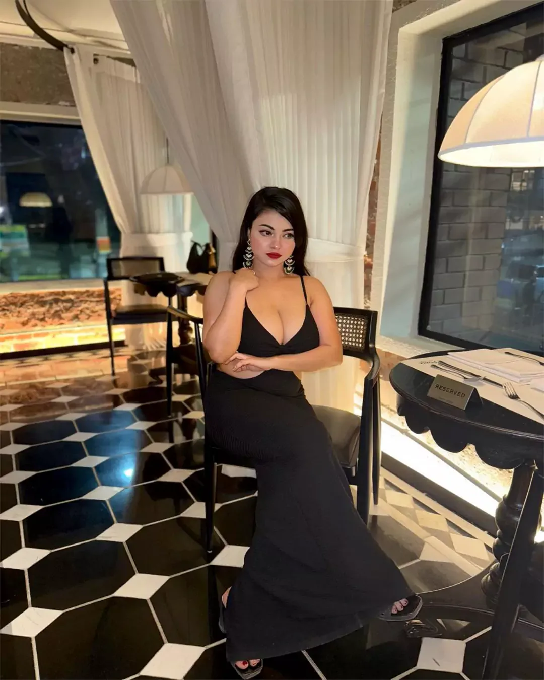 Indira Kolkata busty Escort