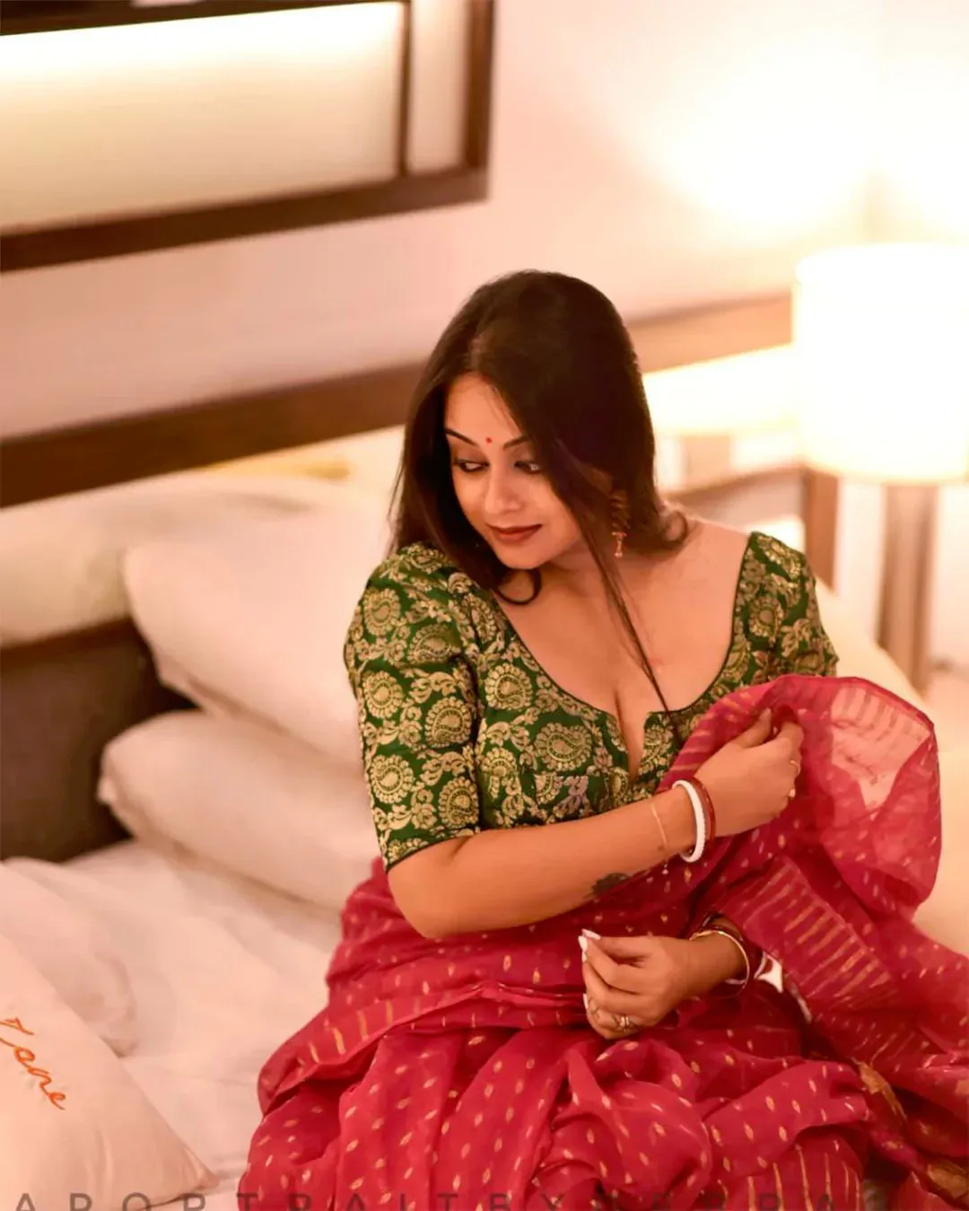 Model Housewife Amisha Escort