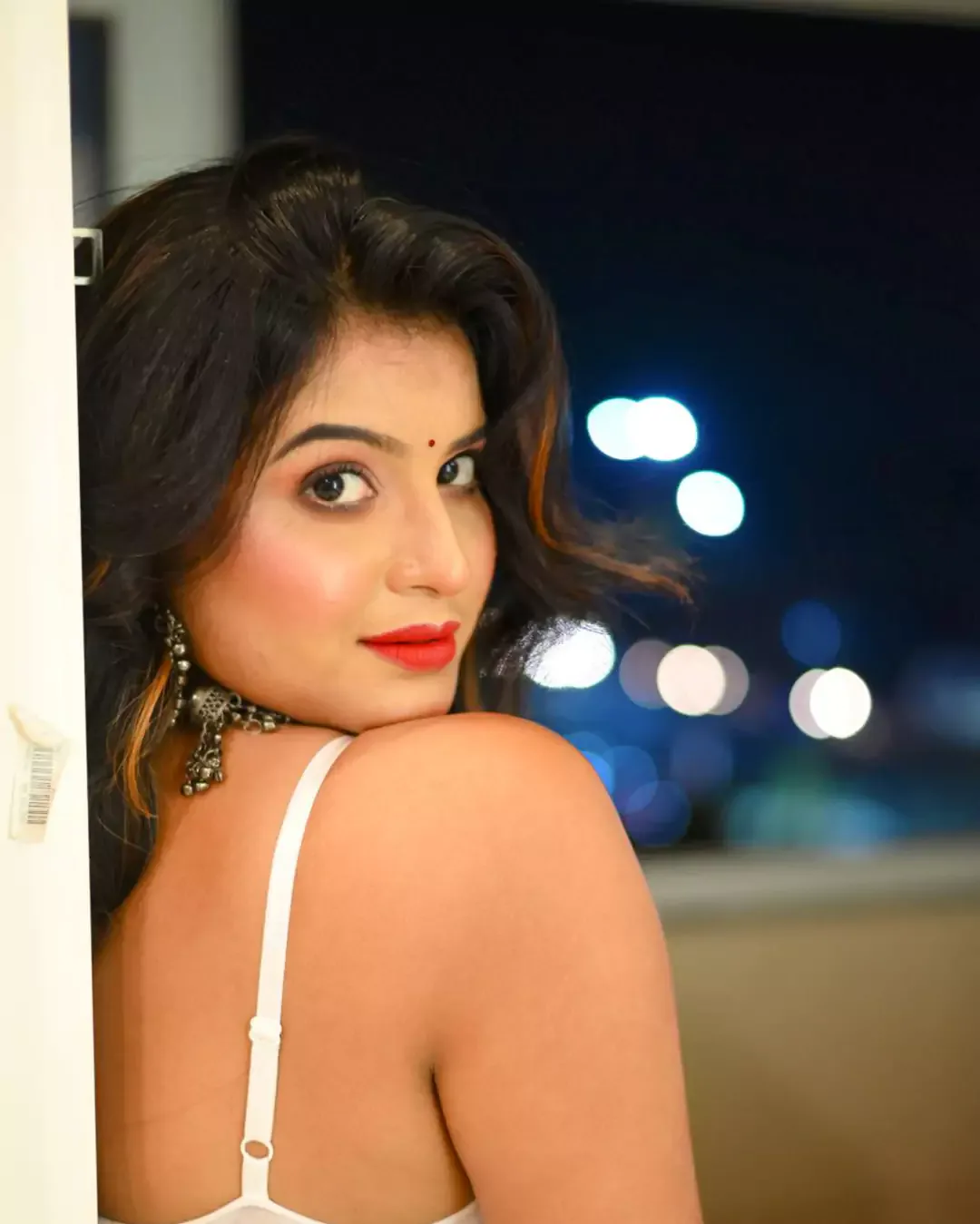 Priyanka Busty Housewife Escort