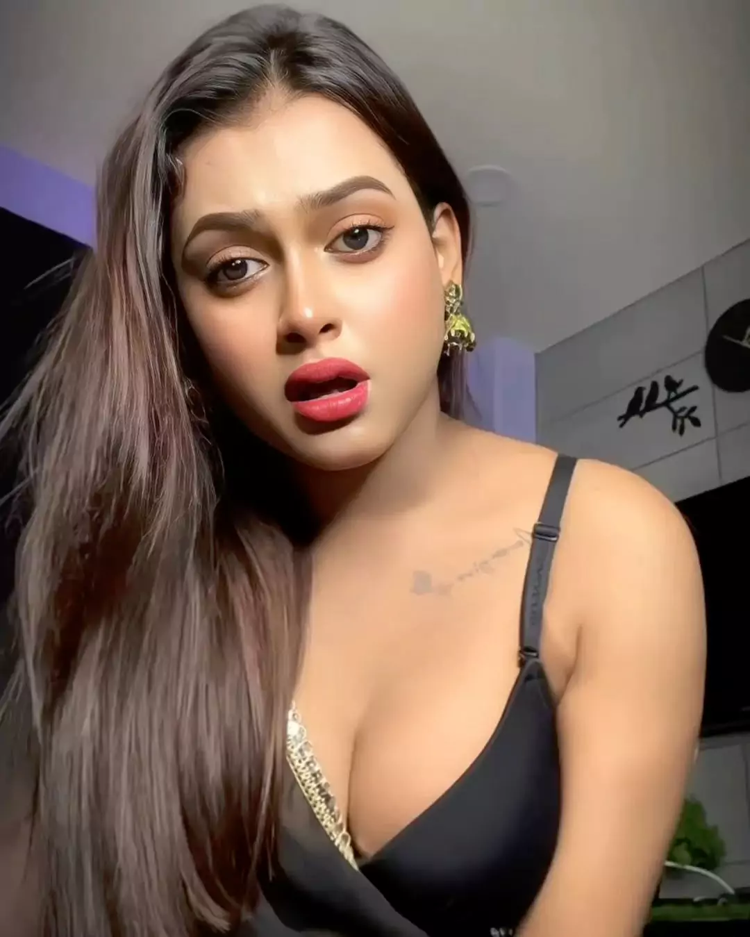Priya Busty Model Escorts