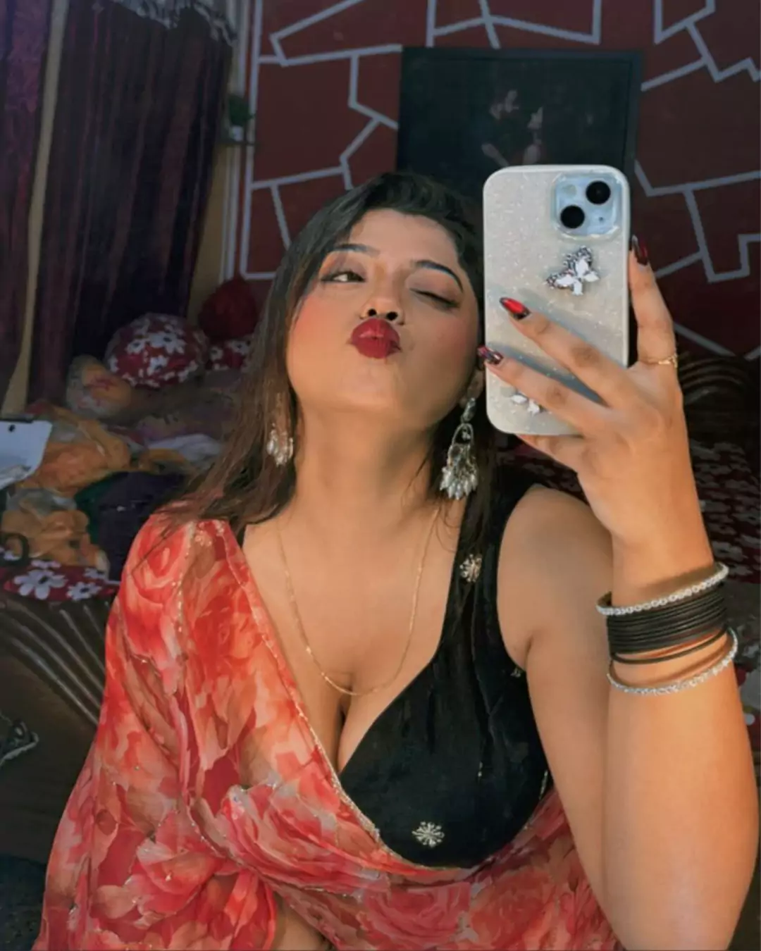 Vrishti Busty Escorts Service